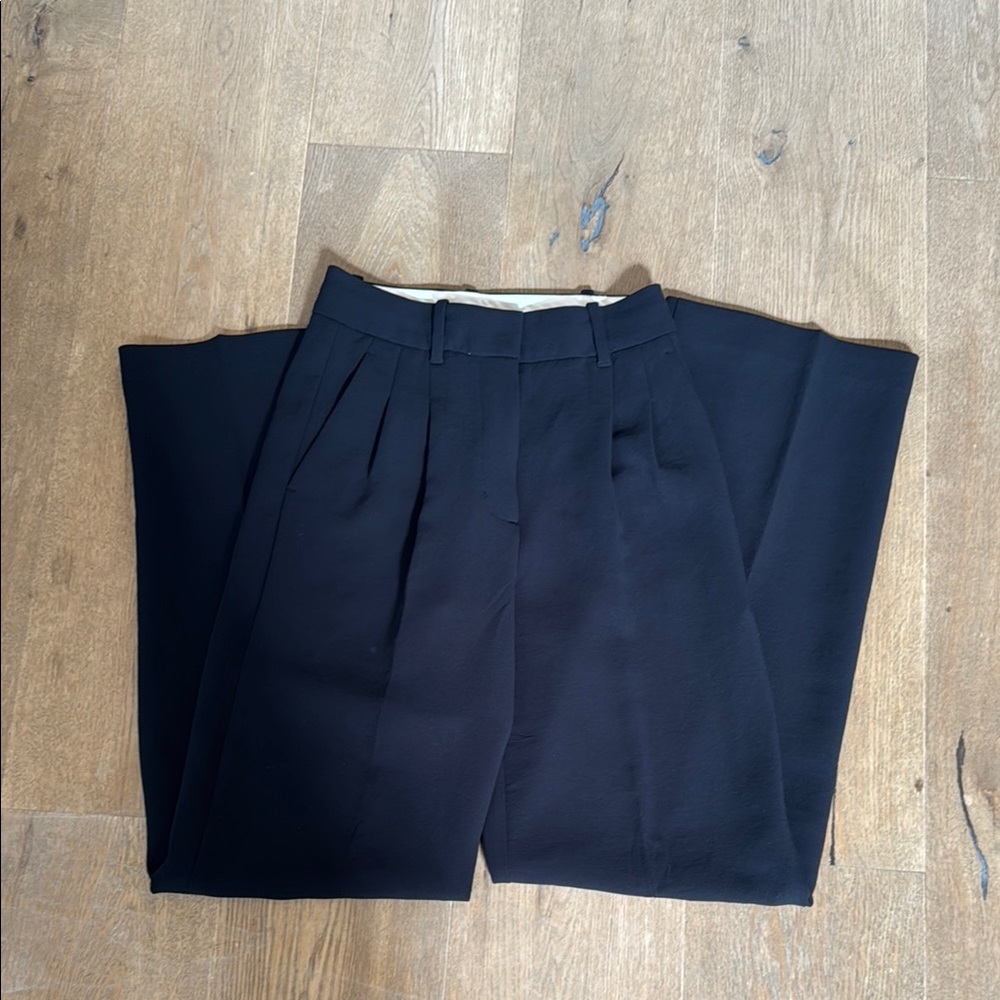 Wilfred Limitless pant from Aritzia